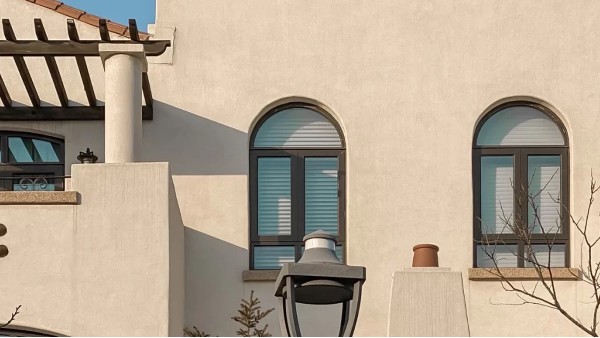 你還在購買看起來沒問題但不實用的鋁木復合門窗嗎？