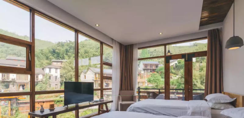 想知道鋁木復(fù)合門窗和鋁包木門窗哪款更適合你嗎？