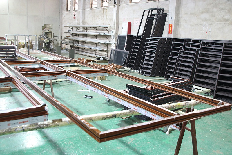 高端門窗選擇哪種風(fēng)格和材質(zhì)比較好？有門窗廠家推薦嗎？